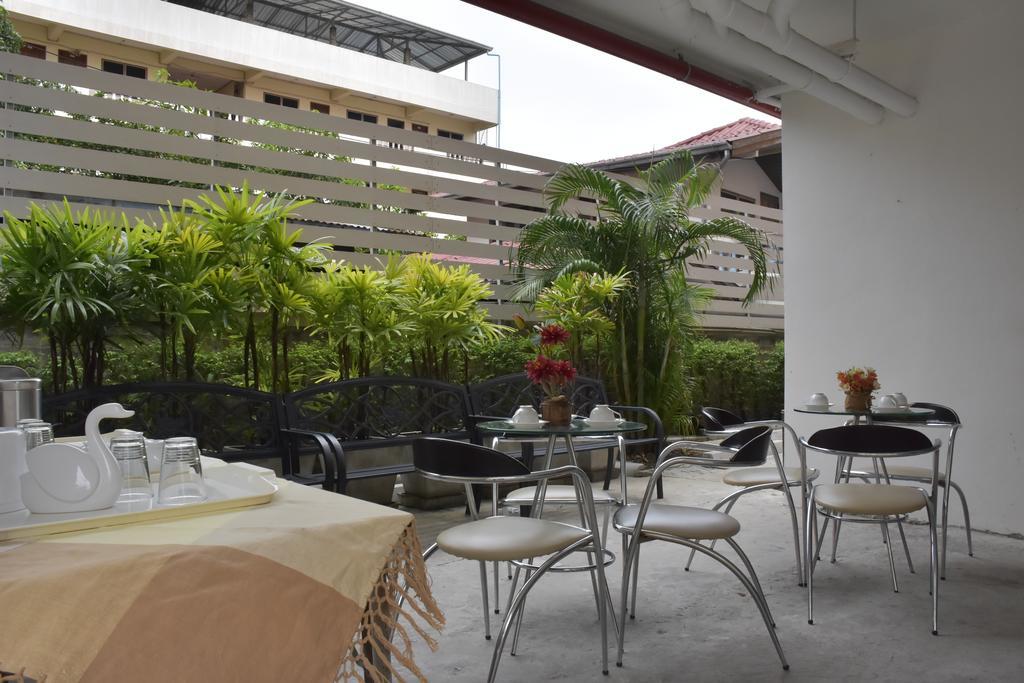 Nrv Place Apart Hotel Bangkok Buitenkant foto