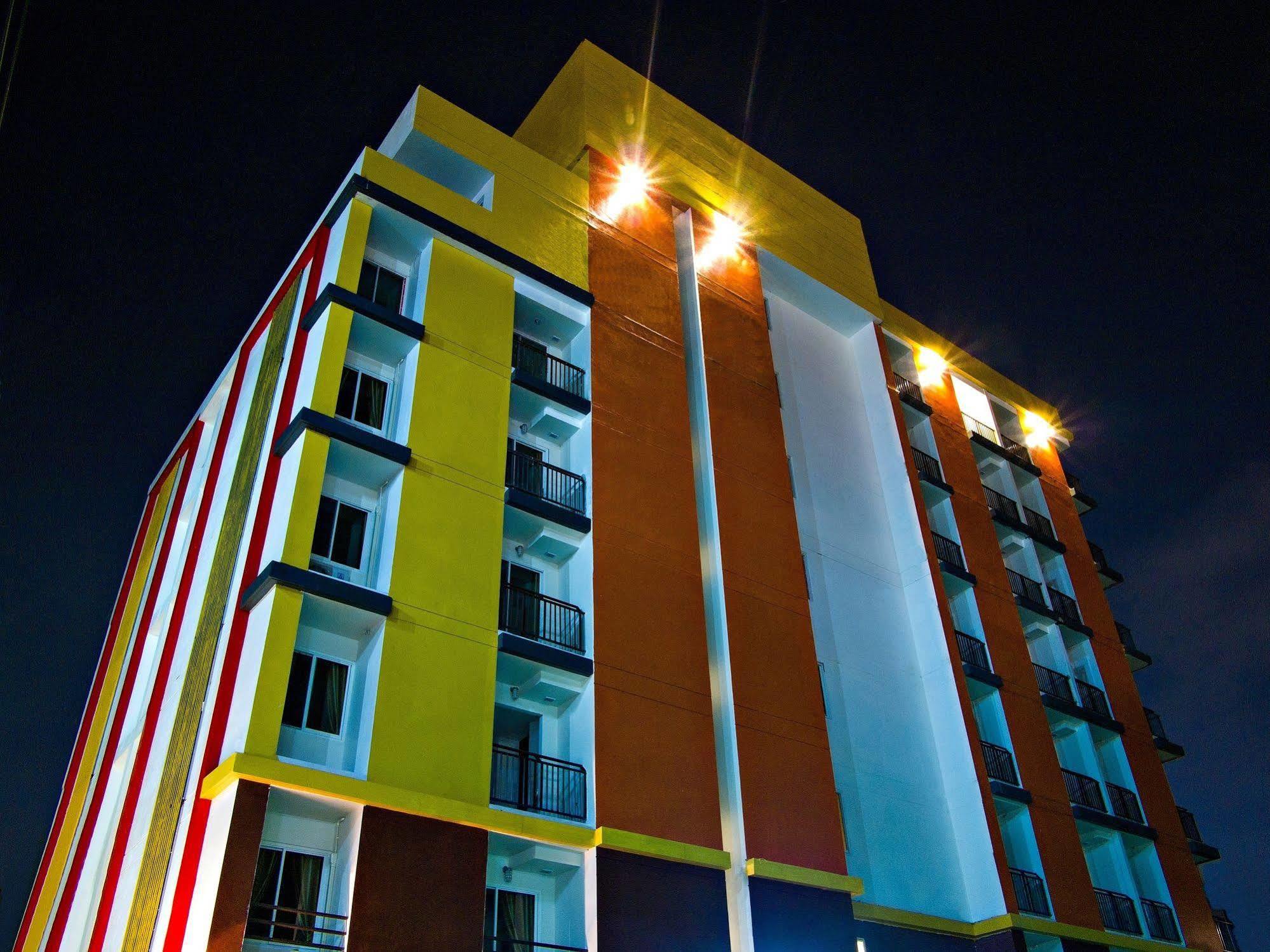 Nrv Place Apart Hotel Bangkok Buitenkant foto