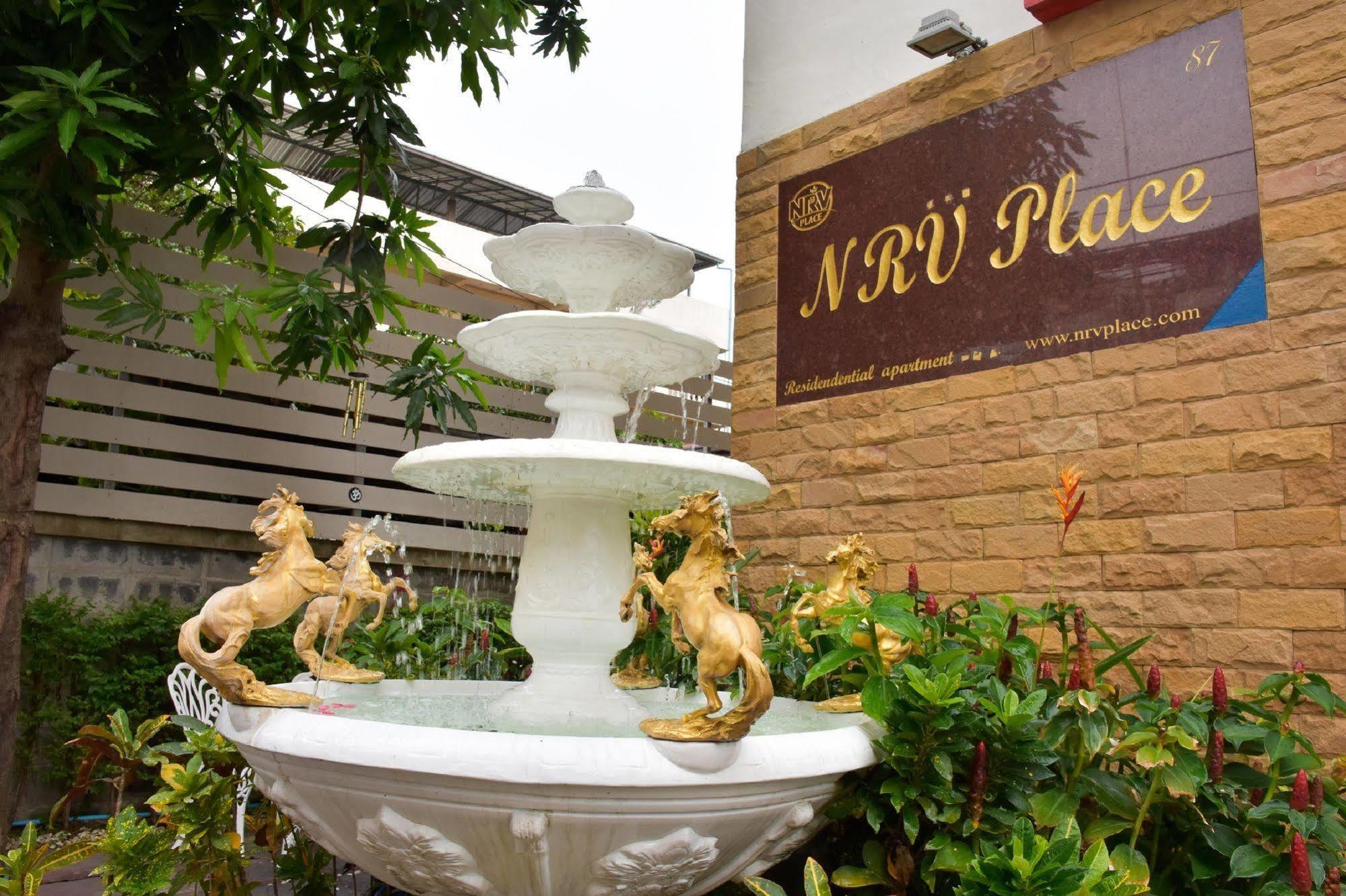 Nrv Place Apart Hotel Bangkok Buitenkant foto