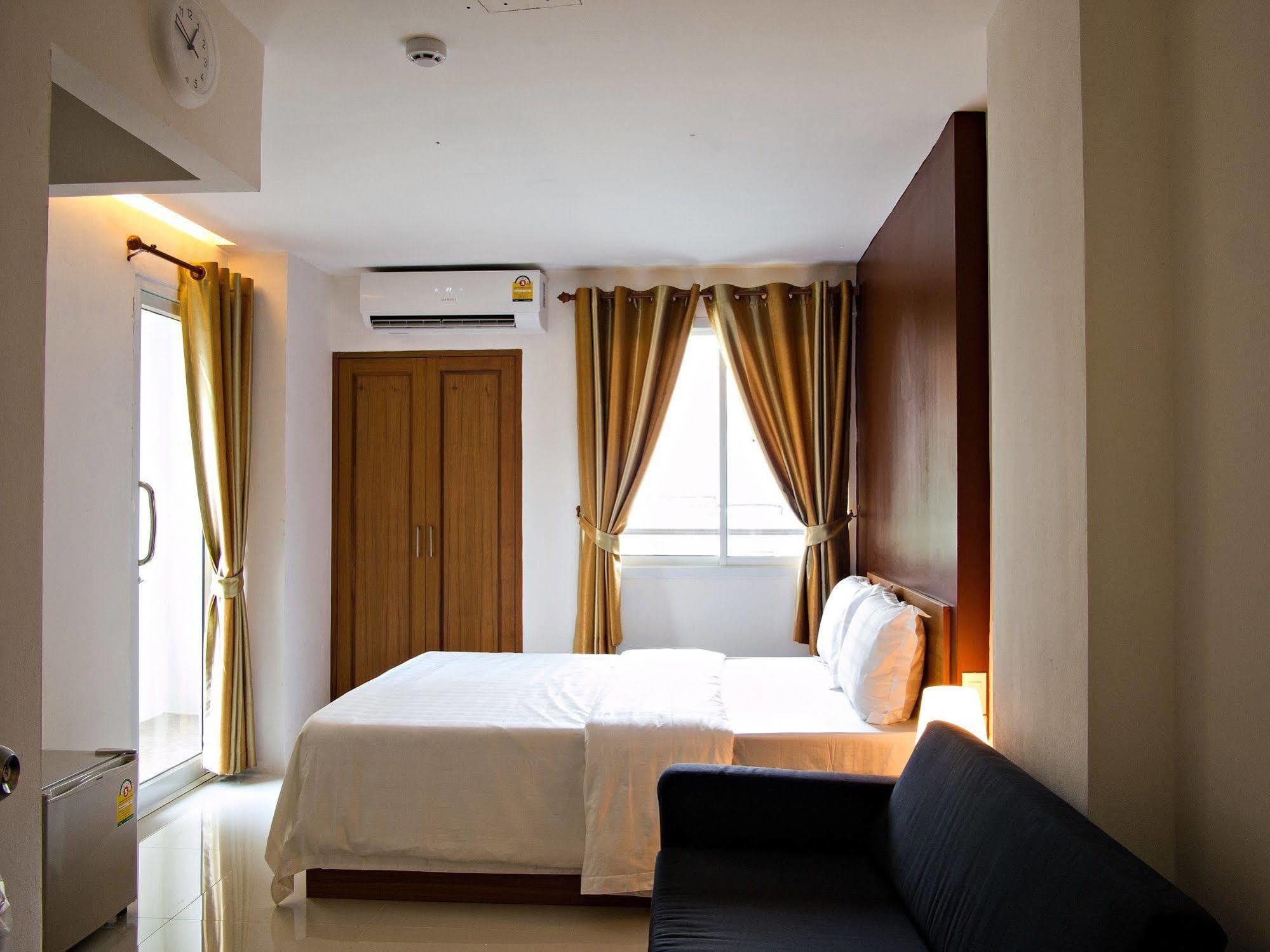 Nrv Place Apart Hotel Bangkok Buitenkant foto