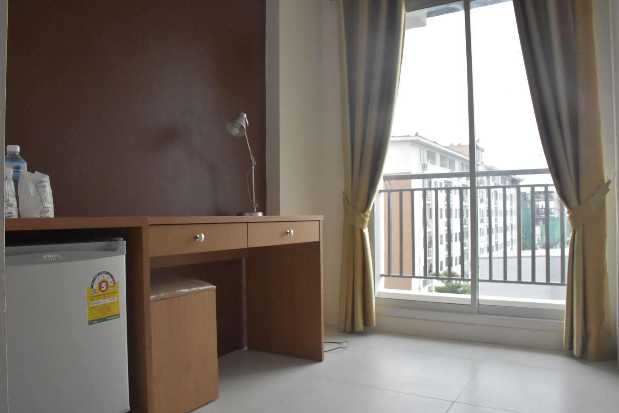 Nrv Place Apart Hotel Bangkok Buitenkant foto