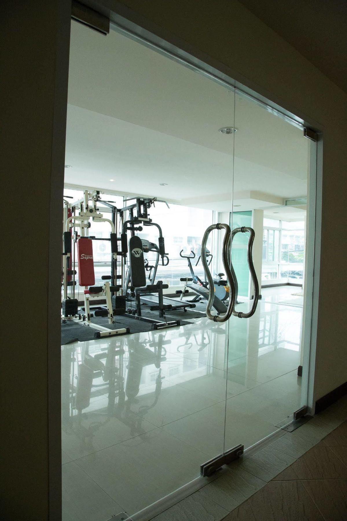 Nrv Place Apart Hotel Bangkok Buitenkant foto
