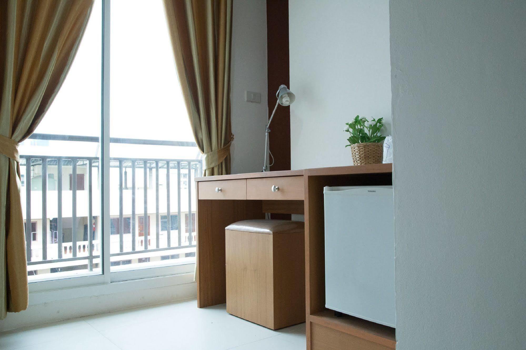Nrv Place Apart Hotel Bangkok Buitenkant foto