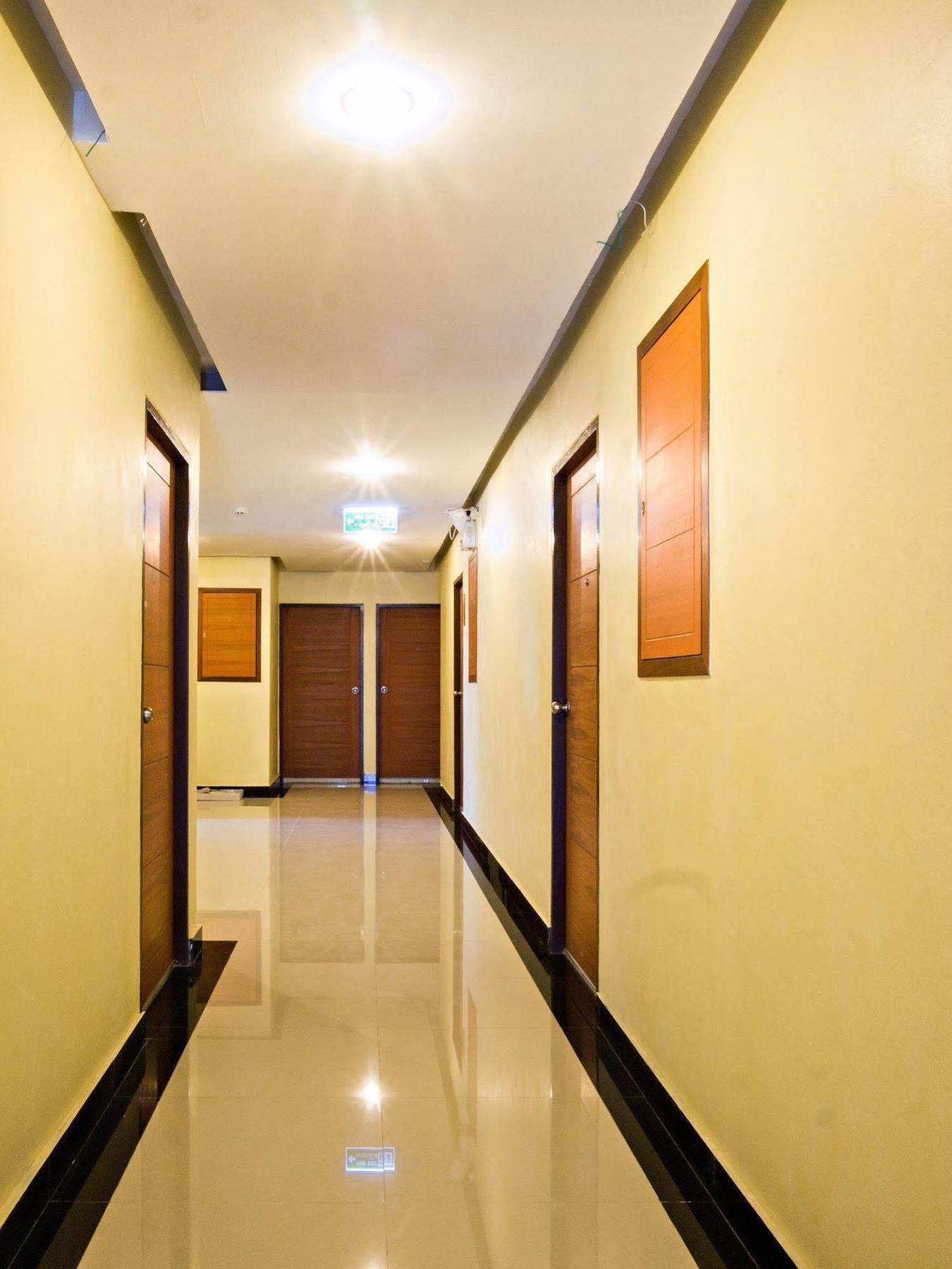 Nrv Place Apart Hotel Bangkok Buitenkant foto